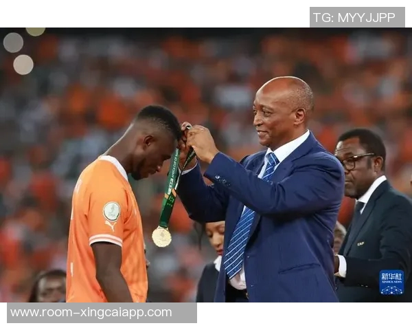 姆巴佩亲临非洲足球盛宴与非洲足联主席莫特塞佩同框合影留念 姆巴佩亲临非洲足球盛宴与非洲足联主席莫特塞佩同框合影留念