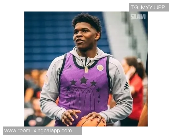 爱德华兹荣膺SLAM杂志封面人物再创辉煌第三次当选引发热议